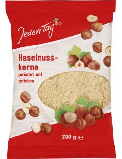 Jeden Tag Haselnusskerne gerieben