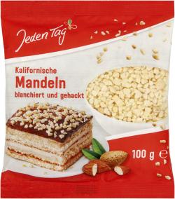 Jeden Tag Mandeln gehackt