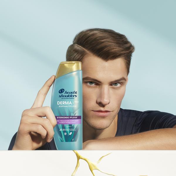Head & Shoulders Dermax Pro Stärkende Pflege* Anti-Schuppen Shampoo bei trockener Kopfhaut und brüchigem Haar