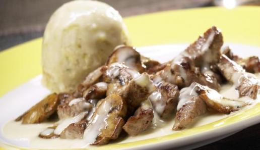 Geschnetzeltes mit Champignons Züricher Art Geschnetzeltes mit Champignons Züricher Art