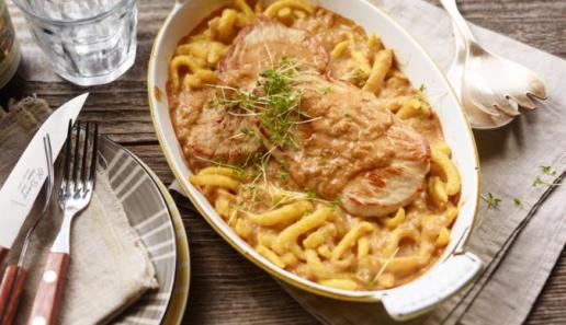 Zwiebelschnitzel im Spätzle-Nest Zwiebelschnitzel im Spätzle-Nest