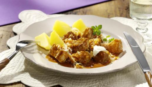 Gulasch "Szegediner Art" Gulasch "Szegediner Art"