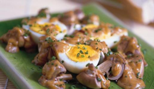 Frühlings-Eier in Zwiebel-Rahm Frühlings-Eier in Zwiebel-Rahm