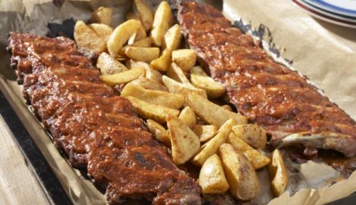 Schweinerippchen mit BBQ Sauce Schweinerippchen mit BBQ Sauce