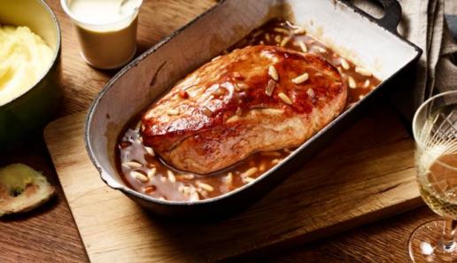 Schweinebraten in Honig-Pinienkern-Sauce Schweinebraten in Honig-Pinienkern-Sauce