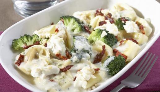 Ofen-Tortelloni mit Broccoli und Frischkäse Ofen-Tortelloni mit Broccoli und Frischkäse
