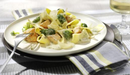 Tagliatelle mit Broccoli und Lachs Tagliatelle mit Broccoli und Lachs