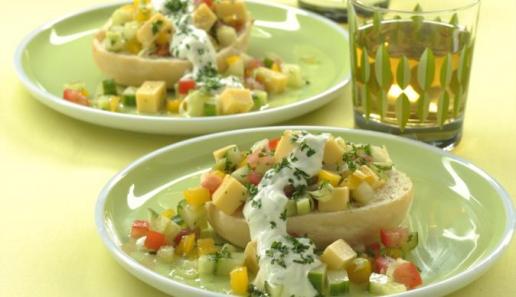 Salat im Brötchen Salat im Brötchen