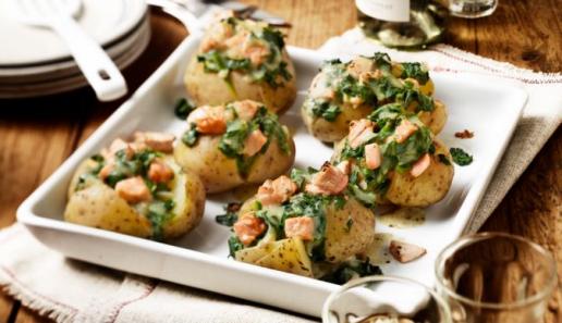 Backkartoffeln mit Lachs-Spinat Füllung Backkartoffeln mit Lachs-Spinat Füllung