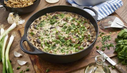 Frische Champignon-Sauce mit Frühlingszwiebeln (für Gäste) Frische Champignon-Sauce mit Frühlingszwiebeln (für Gäste)