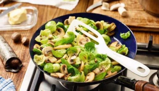 Rosenkohlblättchen mit Champignons Rosenkohlblättchen mit Champignons