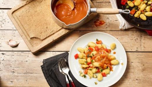 Gnocchi mit Gemüse und Tomatensauce Gnocchi mit Gemüse und Tomatensauce