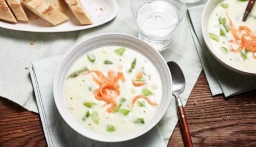 Spargelkokoscremesuppe mit grünem Spargel Spargelkokoscremesuppe mit grünem Spargel